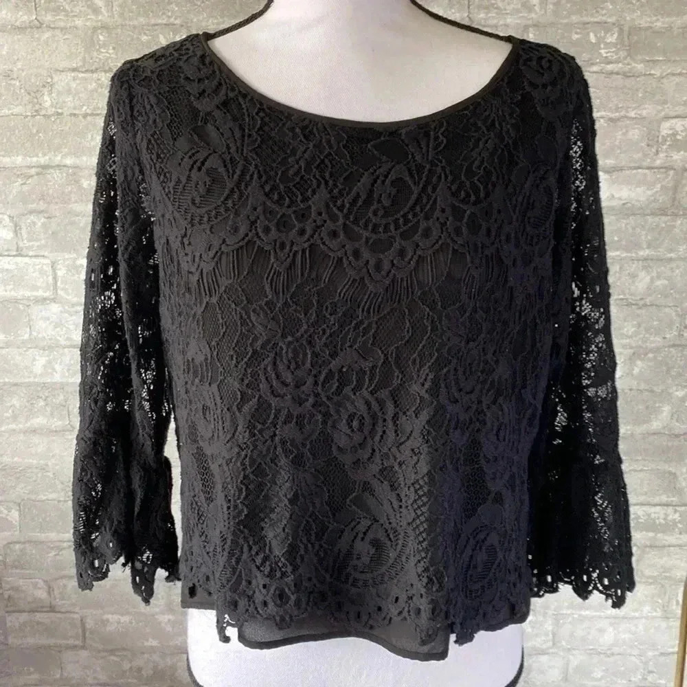 BEAUTIFUL Adrienne Vittadini black lace crop top shirt size MEDIUM